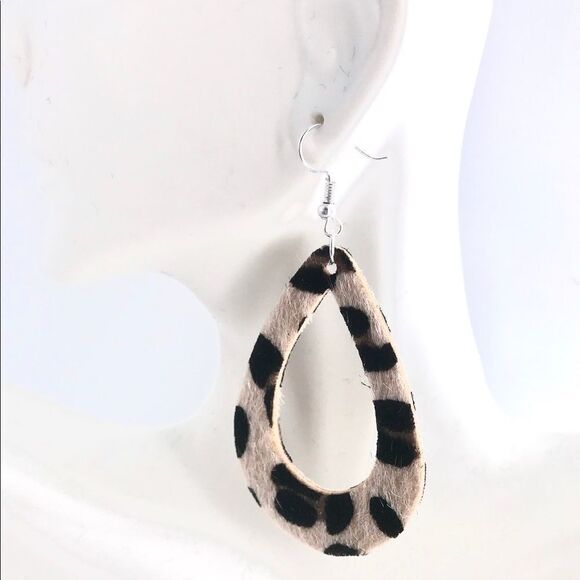 Cheetah print earrings  - Picture 1 of 2